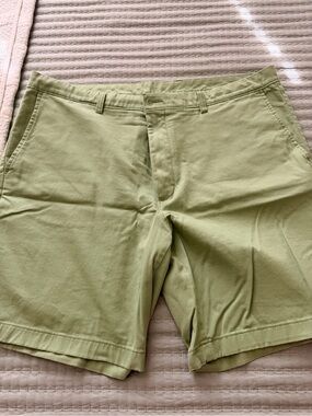 Roundtree & Yorke Light Olive Flat Front Shorts